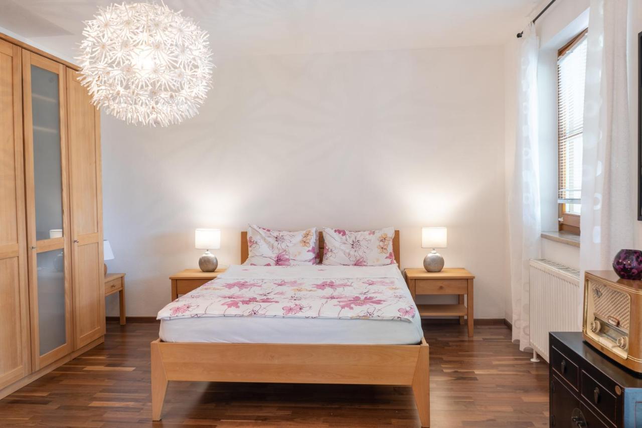 Apartment Salzburg City&Lake Elixhausen Exteriör bild